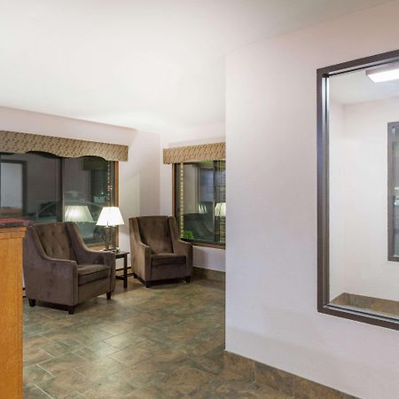 Days Inn By Wyndham Mason City Dış mekan fotoğraf